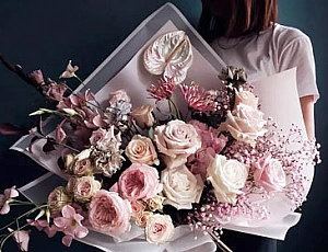 10 billiga blomsteraffärer i Moskva med gratis leverans