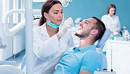 10 doktor gigi terbaik di Kemerovo