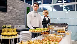 10 syarikat katering terbaik di Moscow