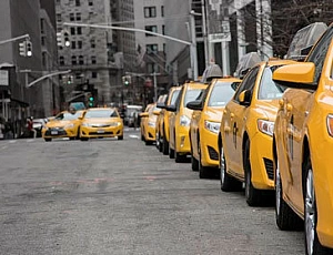 10 bästa taxibolagen i Jekaterinburg att arbeta som chaufför