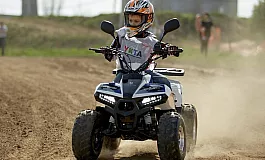 10 טרקטורוני הילדים הטובים ביותר על בנזין