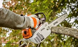 La meilleure tronçonneuse pour la maison - Stihl, Husqvarna, Makita ou Champion ?