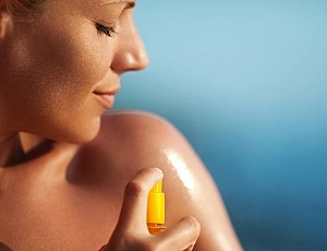 10 nejlepších závojů se sprejem na opalování SPF 50