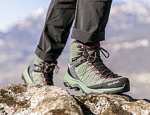 10 sepatu trekking terbaik